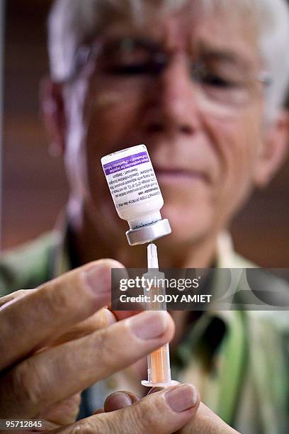 La Guyane vaccine ses populations isolées, en avion ou en pirogue ". A physician from amobile medical team prepares on January 5 to vaccine against...