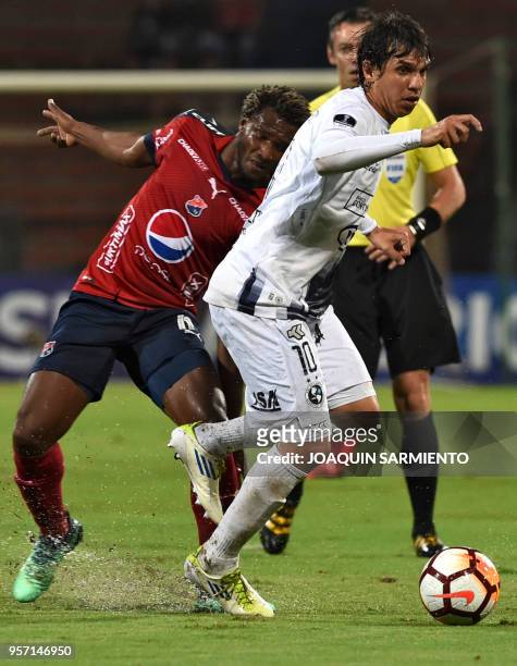 Colombia's Independiente Medellin Didier Moreno vies for the ball with Paraguay's Sol de America Pablo Zeballos during their 2018 Copa Sudamericana...