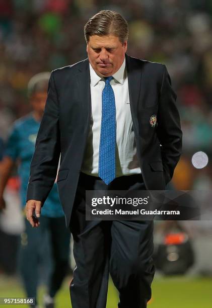 Miguel Herrera coach of America gestures during the semifinals first leg match between Santos Laguna and America as part of the Torneo Clausura 2018...