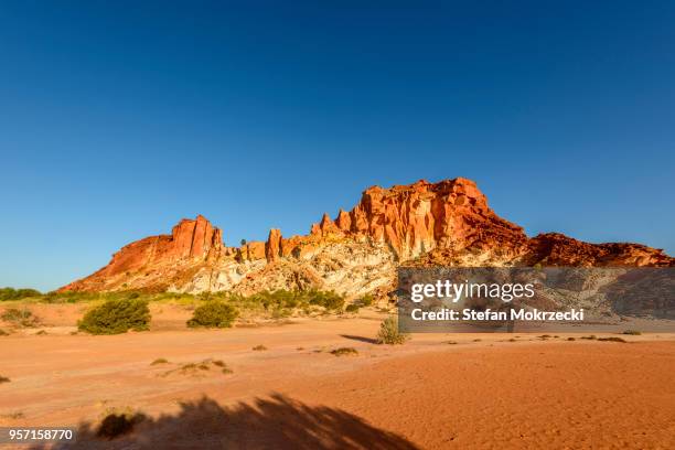 rainbow valley conservation reserve, northern territory, australia - rainbow valley conservation reserve stock-fotos und bilder