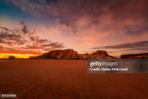 rainbow valley conservation reserve, northern territory, australia - rainbow valley conservation reserve stock-fotos und bilder