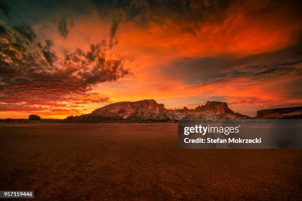 rainbow valley conservation reserve, northern territory, australia - rainbow valley conservation reserve stock-fotos und bilder