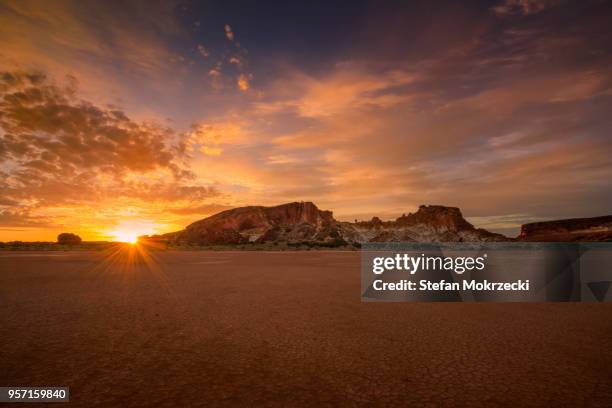 rainbow valley conservation reserve, northern territory, australia - rainbow valley conservation reserve stock-fotos und bilder