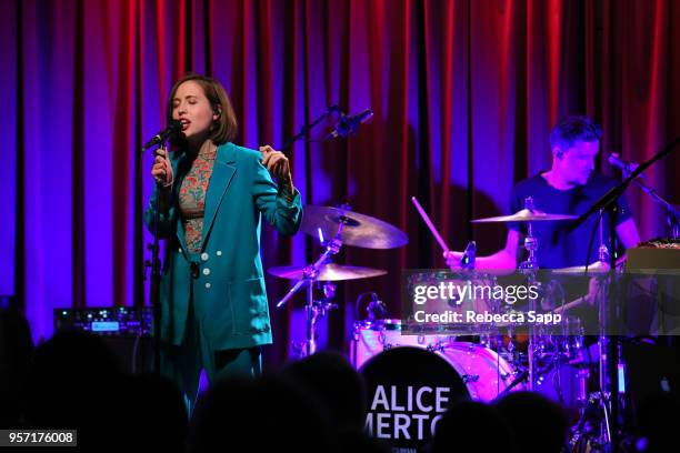 Alice Merton performs at Spotlight: Alice Merton at The GRAMMY Museum on May 10, 2018 in Los Angeles, California.