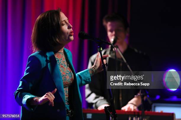 Alice Merton performs at Spotlight: Alice Merton at The GRAMMY Museum on May 10, 2018 in Los Angeles, California.