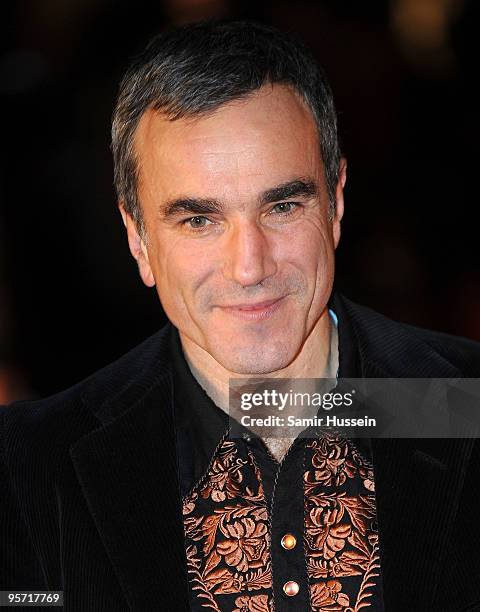 Daniel Day-Lewis arrives at the World Premiere of 'Nine' at Odeon Leicester Square on December 3, 2009 in London, England.