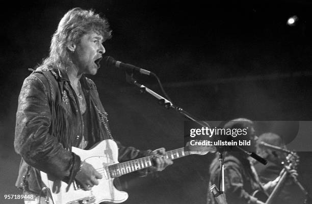 Der bundesdeutsche Rocksänger Peter Maffay gibt im Jahr 1987 in der Ostberliner Werner-Seelenbinder-Halle ein gefeiertes Konzert. Der als Peter...