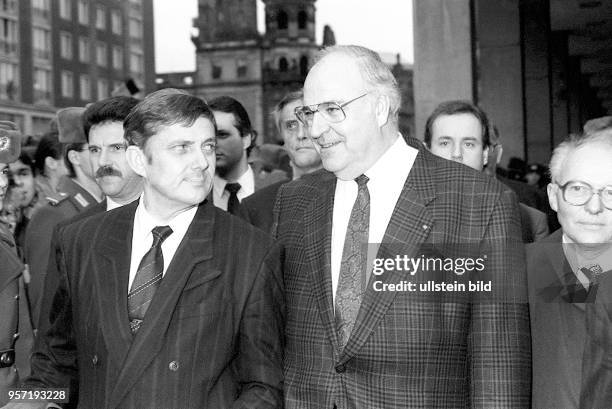 Bundeskanzler Helmut Kohl weilte am 19. Und zu einem Besuch in Dresden und traf sich unter anderem mit dem Dresdner Oberbürgermeister Wolfgang...