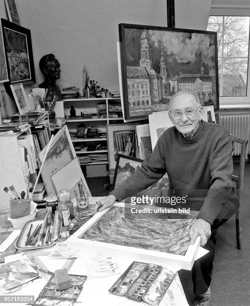 Der Maler und Grafiker Prof. Gerhard Stengel Anfang der 90er Jahre in seinem Atelier in Dresden-Oberloschwitz. Prof. Stengel war Professor an der...