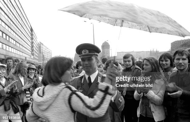 Vom 23. Bis 26. Mai 1980 findet in Karl-Marx-Stadt das V. Festival der Freundschaft zwischen der Jugend der UdSSR und der DDR statt. Hier wagt eine...