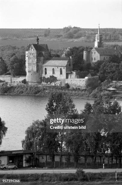 Blick über den Süßen See auf Schloss Seeburg, aufgenommen am in Seeburg. Erstmals erwähnt wurde die Fluchtburg Seeburg im Jahre 743. Der Umbau der...