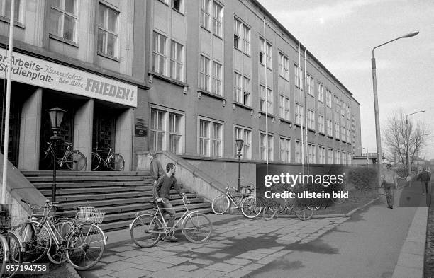 Die 1969 gegründete Ingenieurhochschule Zittau mit den Fachbereichen Energiewirtschaft, Kraftwerksanlagen, Energieumwandlung,...