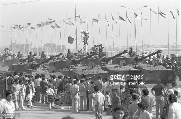 Panzer bei einer Militärparade in Bengasi im September 1979 anlässlich des 10. Jahrestages des Sturzes der Monarchie.