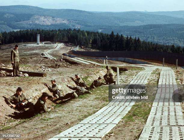 Ausbildung von Offizieren der Offiziershochschule der Grenztruppen der DDR "Rosa Luxemburg" in Suhl, undatiertes Foto vom Oktober 1984. Hier erfolgt...