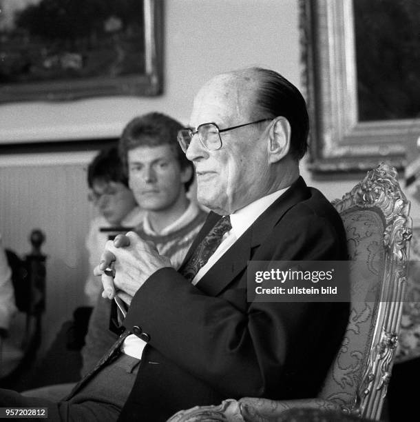Forscher Photos And Premium High Res Pictures Getty Images forscher-photos-and-premium-high-res-pictures-getty-images