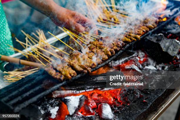 sizzling chicken satay grilled with flame and smoke - street food stock pictures, royalty-free photos & images