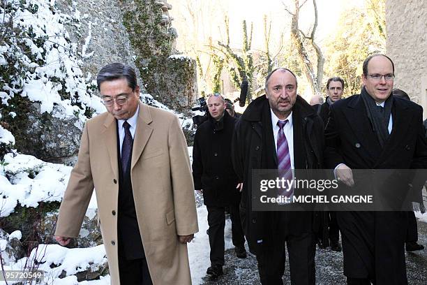 Prince Albert II of Monaco , general director of International Thermonuclear Experimental Reactor , Japanese Kanama Ikeda and CEA director Serge...