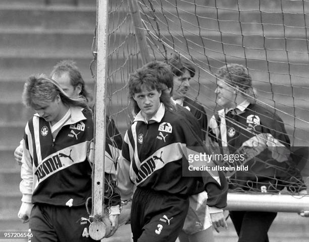 Training beim FC Hansa Rostock vor der Saison 1990/91 in der Fußball-Oberliga Nordost. Die Rostocker Spieler Mike Werner, Frank Rillich , Henri Fuchs...