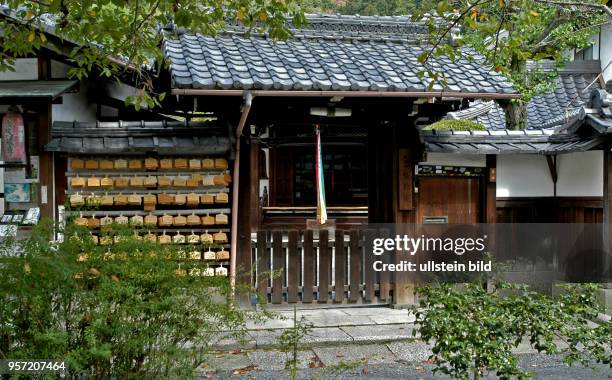 Die alte Kaiserstadt Kyoto mit ihren Gassen, modernen Bauten und kunstvollen Garten- und Parkanlagen wurde bereits 794 gegründet, aufgenommen im...