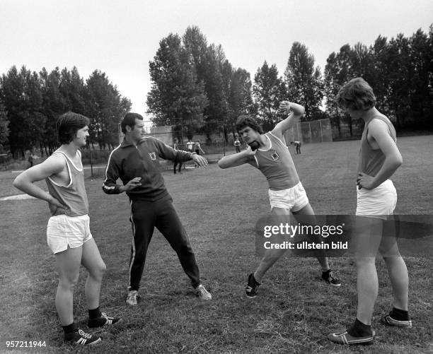 Training der Kugelstoßer vom SC Einheit Dresden im Juni 1977.