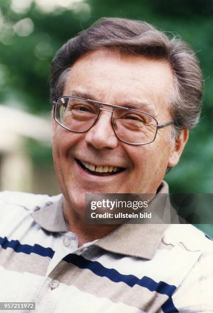 Der Tenor und Weltstar Kammersänger Peter Schreier , hier in seinem Haus, lebt in Dresden, aufgenommen 1995. Der weltbekannte Opern- und...