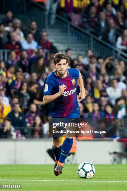 Sergi Roberto Carnicer of FC Barcelona in action during the La Liga match between Barcelona and Real Madrid at Camp Nou on May 6, 2018 in Barcelona,...