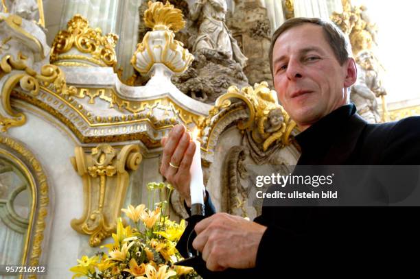 Acht Jahre baute der Maurerpolier Tobis Lochmann mit beim Wiederaufbau der Frauenkirche in Dresden. Er setzte am mit einem Kollegen den letzten...