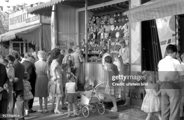 Alter Rummel Rummel Photos and Premium High Res Pictures - Getty Images