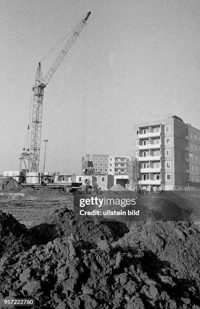 Im brandenburgischen Hönow am Rande des Ostberliner Stadtbezirkes Hellersdorf entsteht eine neue Plattenbau-Siedlung, an deren Aufbau unter anderem...