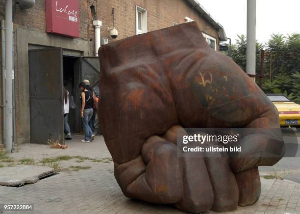 China - Peking / Kunst spielt in Peking, der Hautstadt der VR China, eine große Rolle. Im Art-Viertel sind u.a. In alten Fabrikhallen vielfältigste...