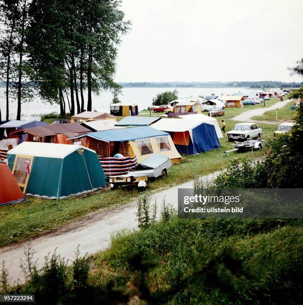 Der direkt am Plauer See gelegene Zeltplatz in der Mecklenburgischen Seenplatte war zu DDR-Zeiten ein sehr beliebtes Urlaubs- und Ausflugsziel, dicht...