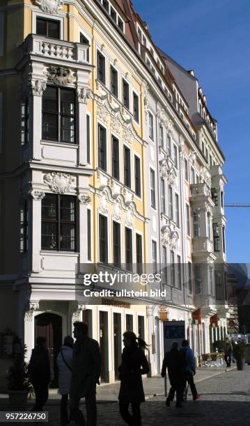 Blick in die Rampische Straße mit ihren neuen, rekonstruierten Häusern am Neumarkt in der Dresdner Innenstadt, aufgenommen am . Der Neumarkt erfährt...