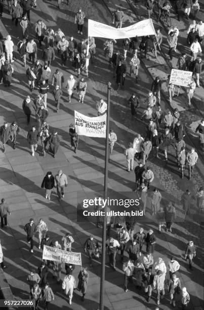 Am führte eine der vielen Demonstrationen, die im Herbst 1989 den Protest der Bevölkerung gegen die Politik der DDR-Regierung zum Ausdruck brachten,...