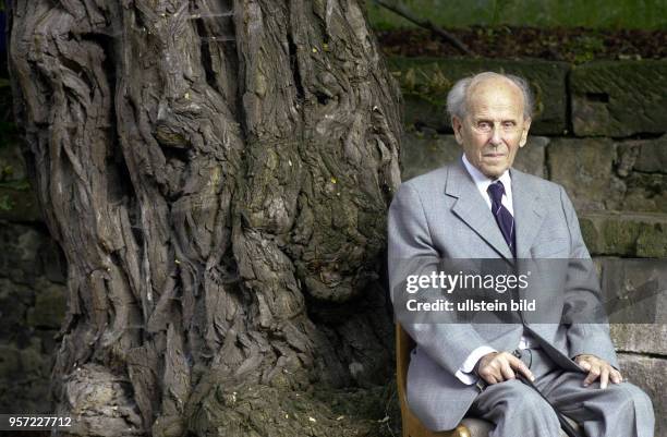 Der Dresdner Denkmalpfleger Prof. Hans Nadler , aufgenommen am 2002 am Wienberg vom Dinglingerhaus. Im April 1996 wurde Hans Nadler Ehrenbürger der...