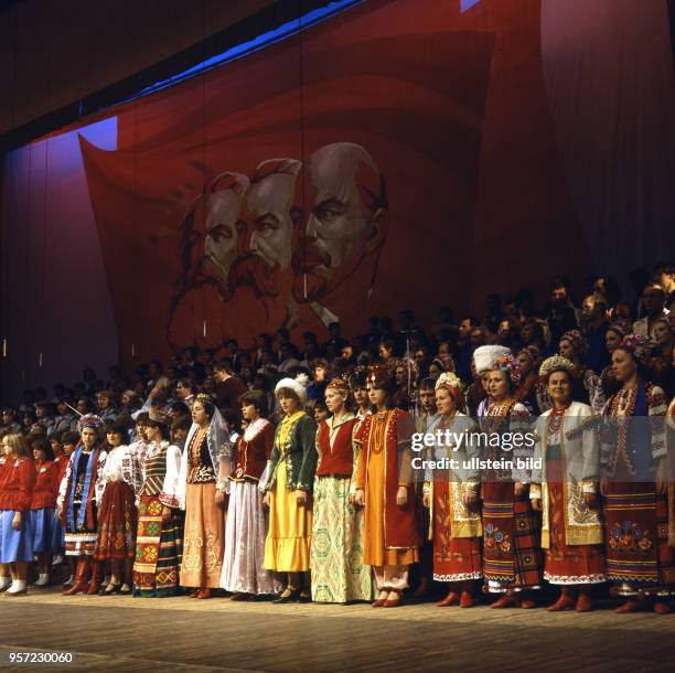 Vom 12. Bis 17. Oktober 1983 findet in Kiew in der Sowjetunion das VI. Festival der Freundschaft zwischen der sowjetischen Jugendorganisation...