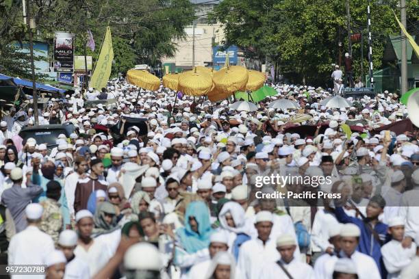 Thousands of pilgrims go hand in hand with the Ulama under a gold umbrella, to the funeral of the early scholars at the Kubro Pilgrimage, in...