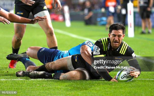 Nehe Milner-Skudder scores a try for the Hurricanes during the round 12 Super Rugby match between the Blues and the Hurricanes at Eden Park on May...