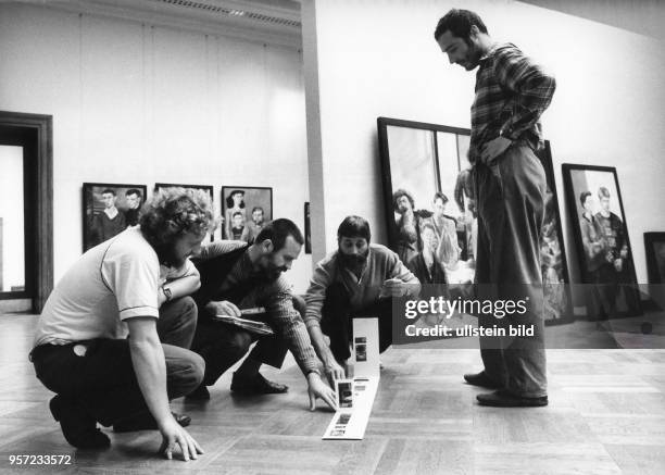 Im Dresdner Albertinum an der Brühlschen Terrasse werden im September 1987 die Gemälde ausgewählt, welche auf der X. Und letzten Kunstausstellung der...