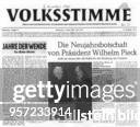 Titelseite einer Ausgabe der SED Bezirkszeitung 'Volksstimme'