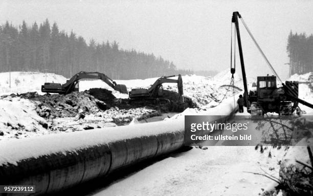 Gasrohre werden 1986 in der Sowjetunion im Gebiet Perm im Ural auf der Baustelle der Erdgastrasse aus Russland nach Westeuropa verlegt. Diese...
