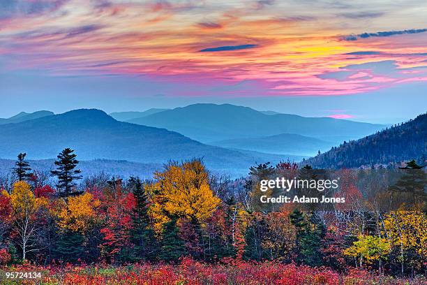 autumn sunrise - new hampshire photos et images de collection