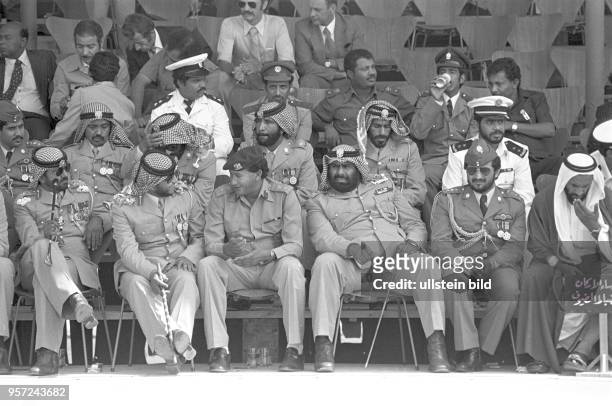 Hohe Militärs und Ehrengäste bei einer Militärparade in Bengasi im September 1979 anlässlich des 10. Jahrestages des Sturzes der Monarchie.