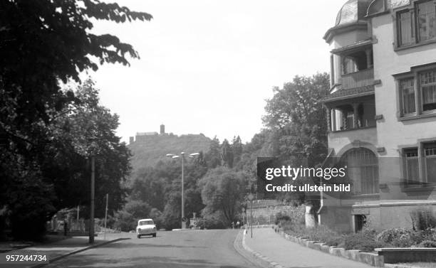 Eisenach in Thüringen - Blick zur Wartburg 1969 Foto : Reinhard Kaufhold - Technische Qualität bedingt durch historische Vorlage -