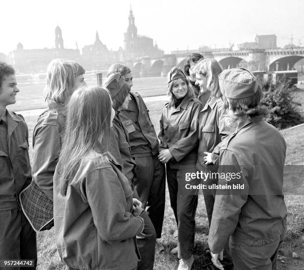 Der V. GST-Kongreß findet im September 1972 in Dresden statt. Mitglieder zeigen dabei auf der Elbwiese im Dresdner Stadtzentrum ihr Können. Die...