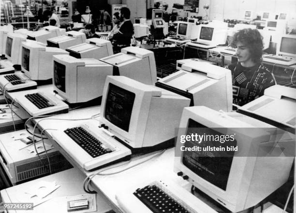 362 Computer Ddr Stock Photos, High-Res Pictures, and Images - Getty Images