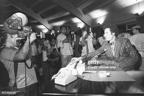 Der libyschen Revolutionsführer Oberst Muammar Abu Minyar al-Gaddafi , aufgenommen im September 1979 bei einer Pressekonferenz vor ausländischen...