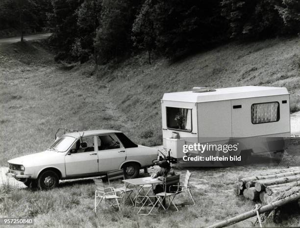 Tourismus in der DDR - schon recht luxuriös war zu DDR-Zeiten der Campingurlaub mit einem Wohnwagen vom Typ Bastei aus DDR-Produktion, aufgenommen im...