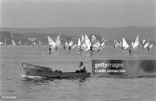 Ein beliebtes Ausflugsziel ist der Süße See im Mansfelder Land. Hier gehen Windsurfer auf dem Süßen See bei Seeburg ihrer Leidenschaft nach,...