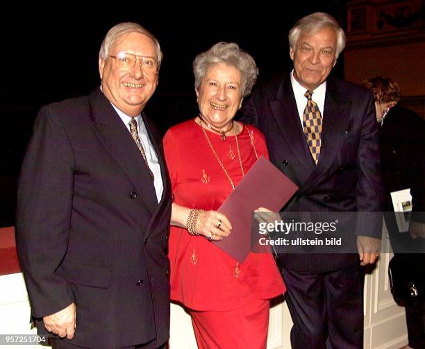 Zusammentreffen der beiden Opern-Weltstars Christel Golz und Theo Adam mit dem Unternehmer und Gönner Rudi Häussler aus Stuttgart im Oktober 1996 in...
