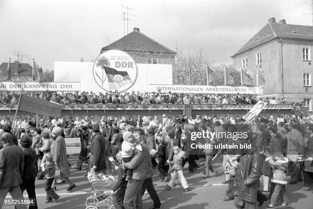 Als "Internationaler Kampf- und Feiertag der Werktätigen" bzw. "Kampftag der internationalen Arbeiterklasse" wird in der DDR alljährlich der 1. Mai...